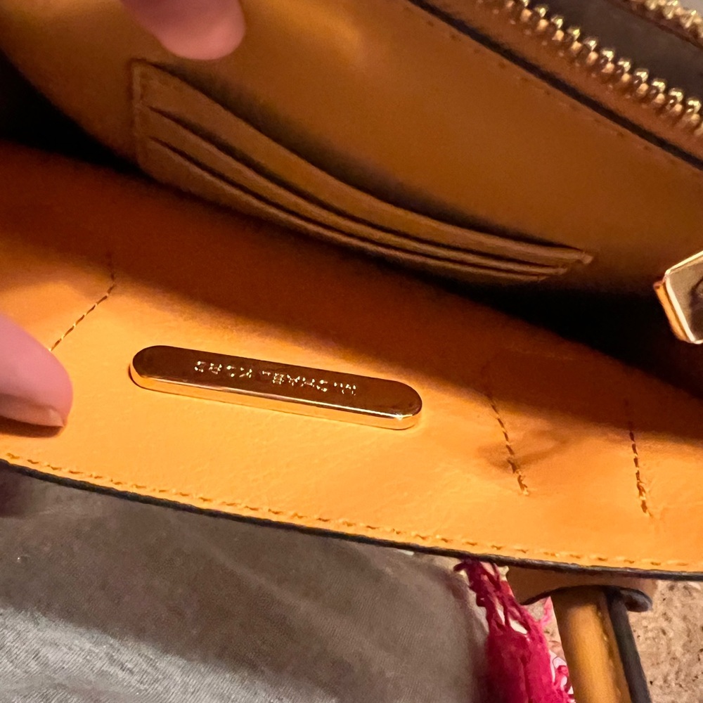 Michael Kors MERCER MD MESSENGER 
Cider color new without tags - Picture 5 of 5